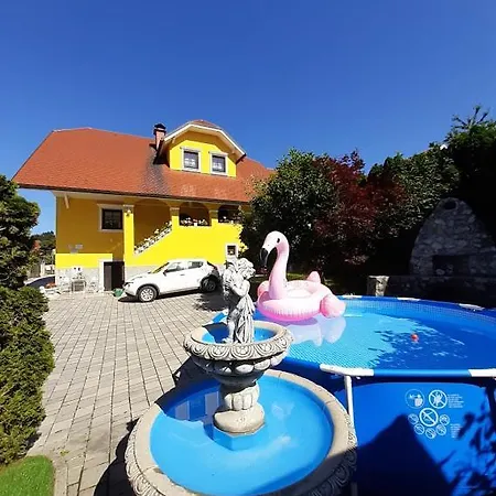 Apartma Ajda * Komenda