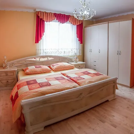 Apartma Ajda Komenda